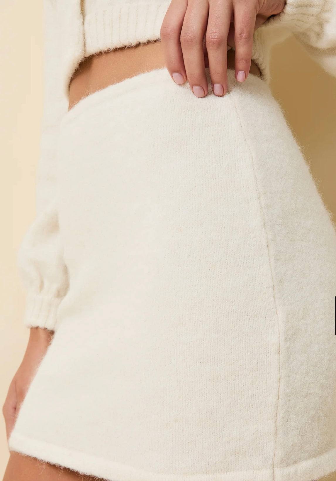 The Ronnie Mini Skirt Brulé SOLID&STRIPED sleek bodycon fit white with tubular waistband